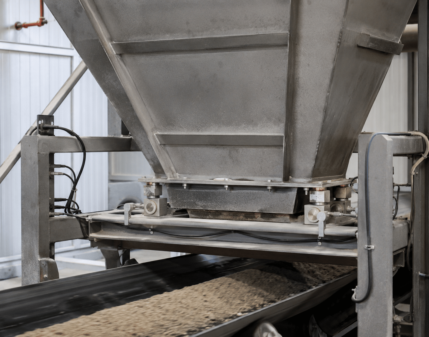 Weigh feeders